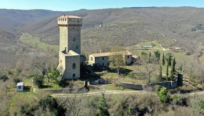 Château médiéval à vendre 06060 Pian di Marte, Ombrie,  Italie