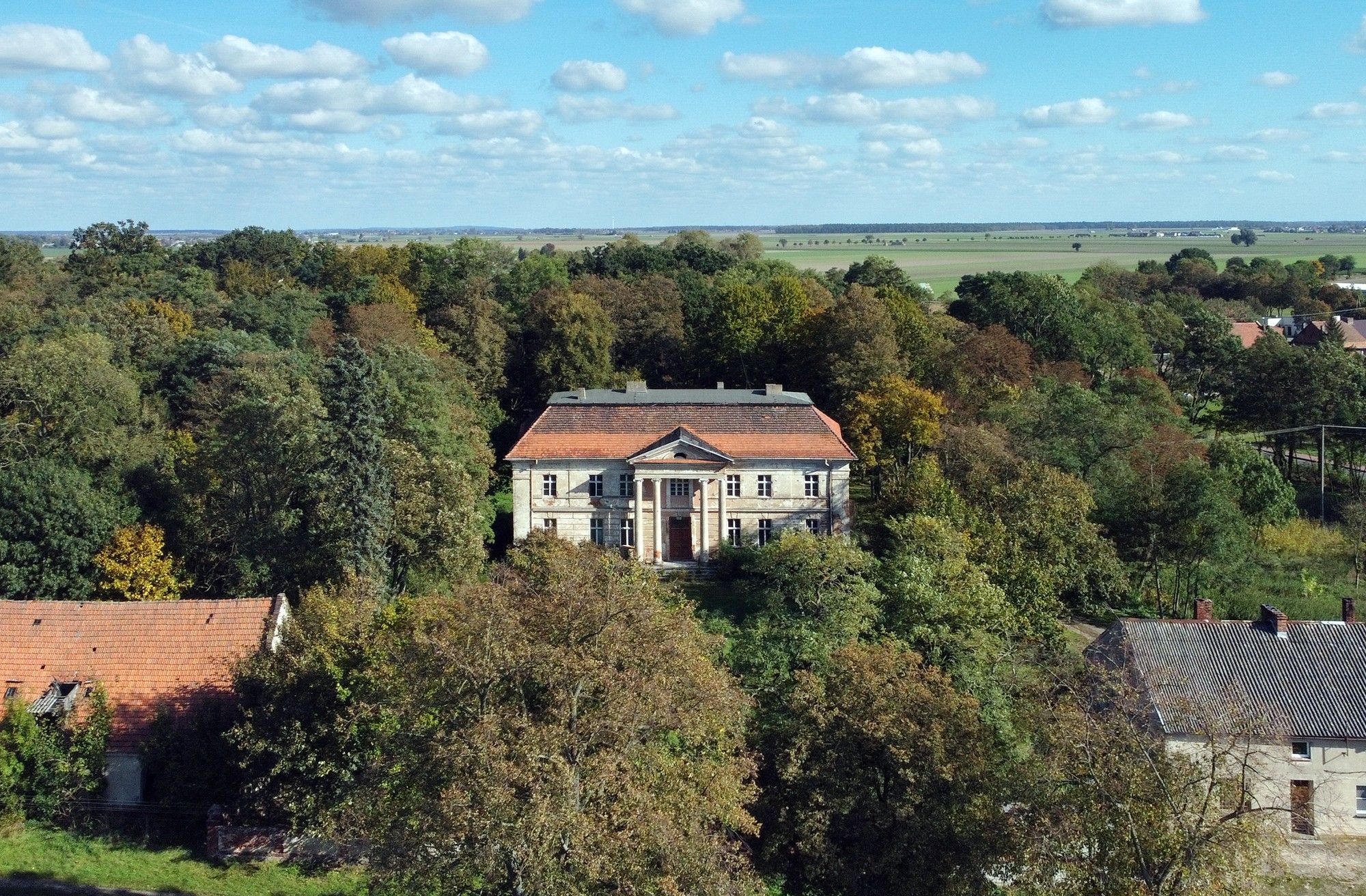Images Neoklassiek landhuis in Wielkopolska