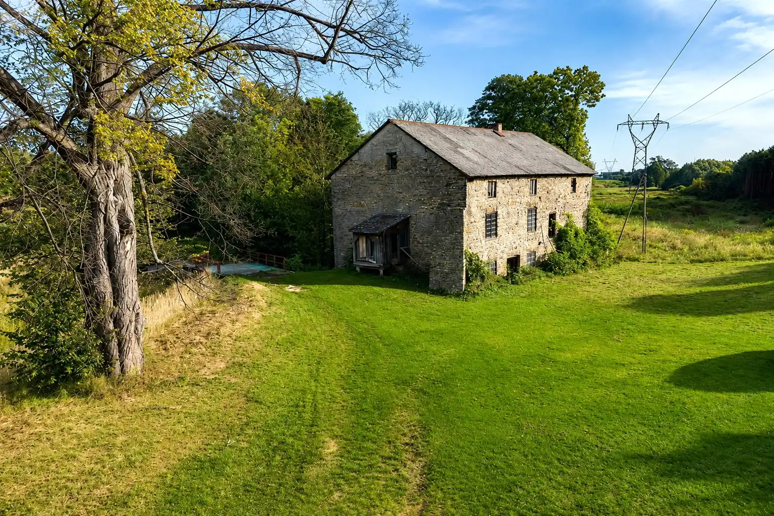 Photos Historische Mühle mit Nebengebäuden und großem Grundstück