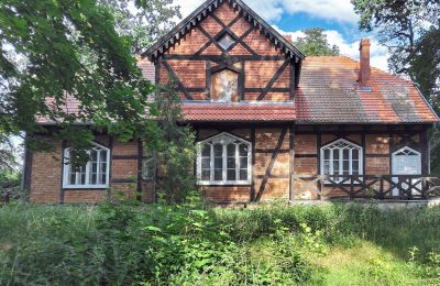 Historische panden, Klein kasteeltje in Oporówko, Polen