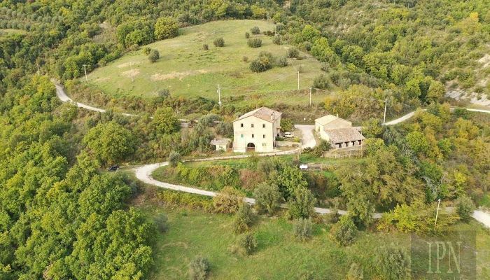 Landelijk huis te koop 06019 Pierantonio, Umbria,  Italië