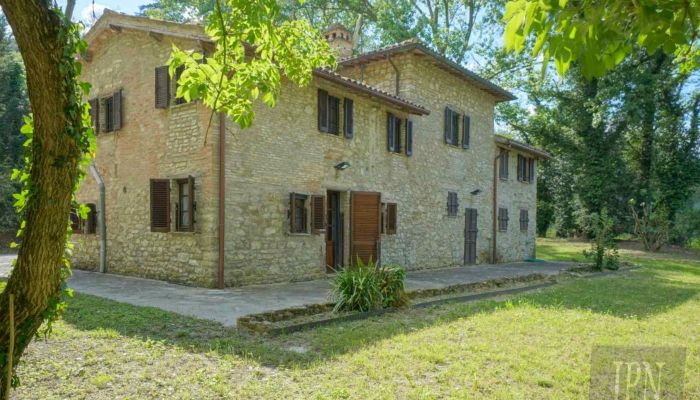Landelijk huis te koop 06019 Pierantonio, Umbria,  Italië