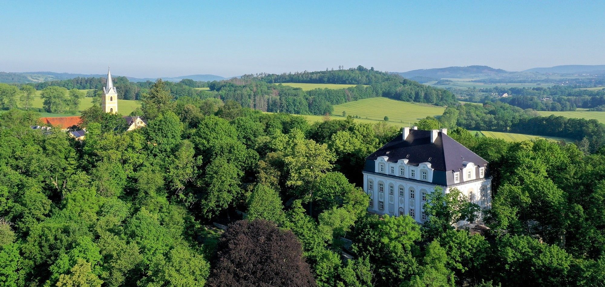 Images Prachtig kasteel in de schilderachtige Kłodzko-vallei