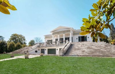 Villa historique à vendre 28040 Lesa, Piémont:  Vue latérale