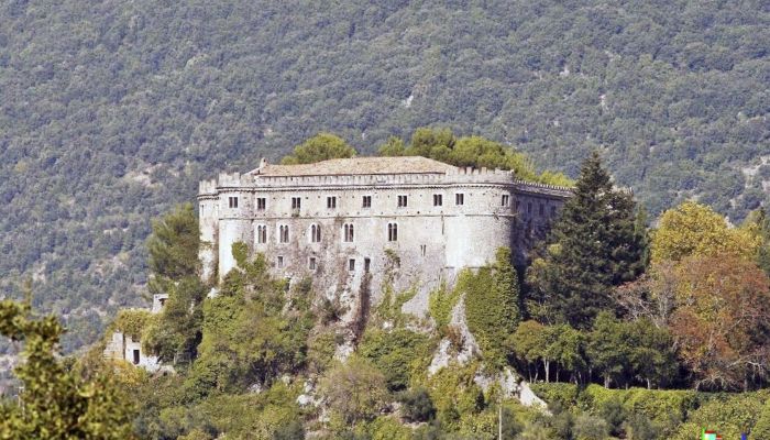 Burcht te koop Abruzzo,  Italië