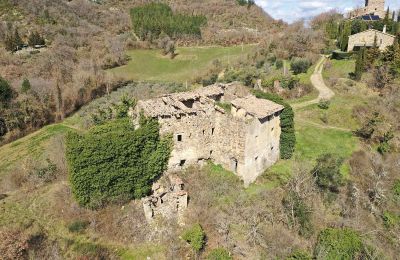 Château médiéval à vendre 06026 Pietralunga, Ombrie:  Drone