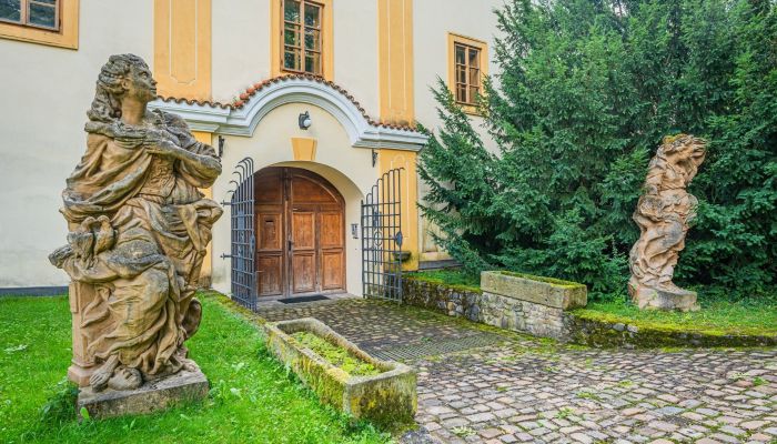 Uitzonderlijk vastgoed in de buurt van Praag: Fort in Třebotov