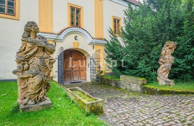 Propriétés, Propriété exceptionnelle près de Prague : Forteresse à Třebotov