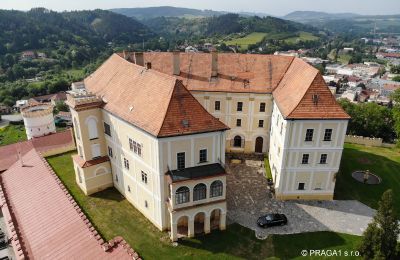 Propriétés, Château rénové en République tchèque sur la montagne