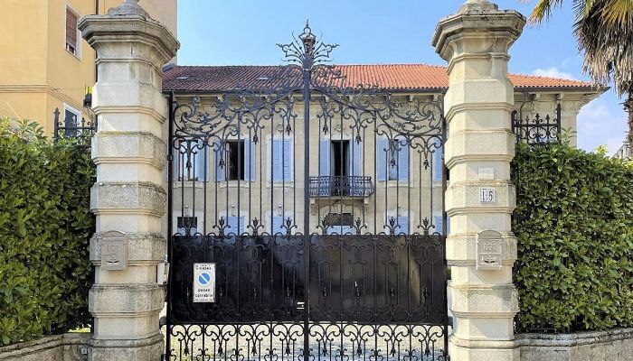 Villa historique à vendre Verbano-Cusio-Ossola, Intra,  Italie