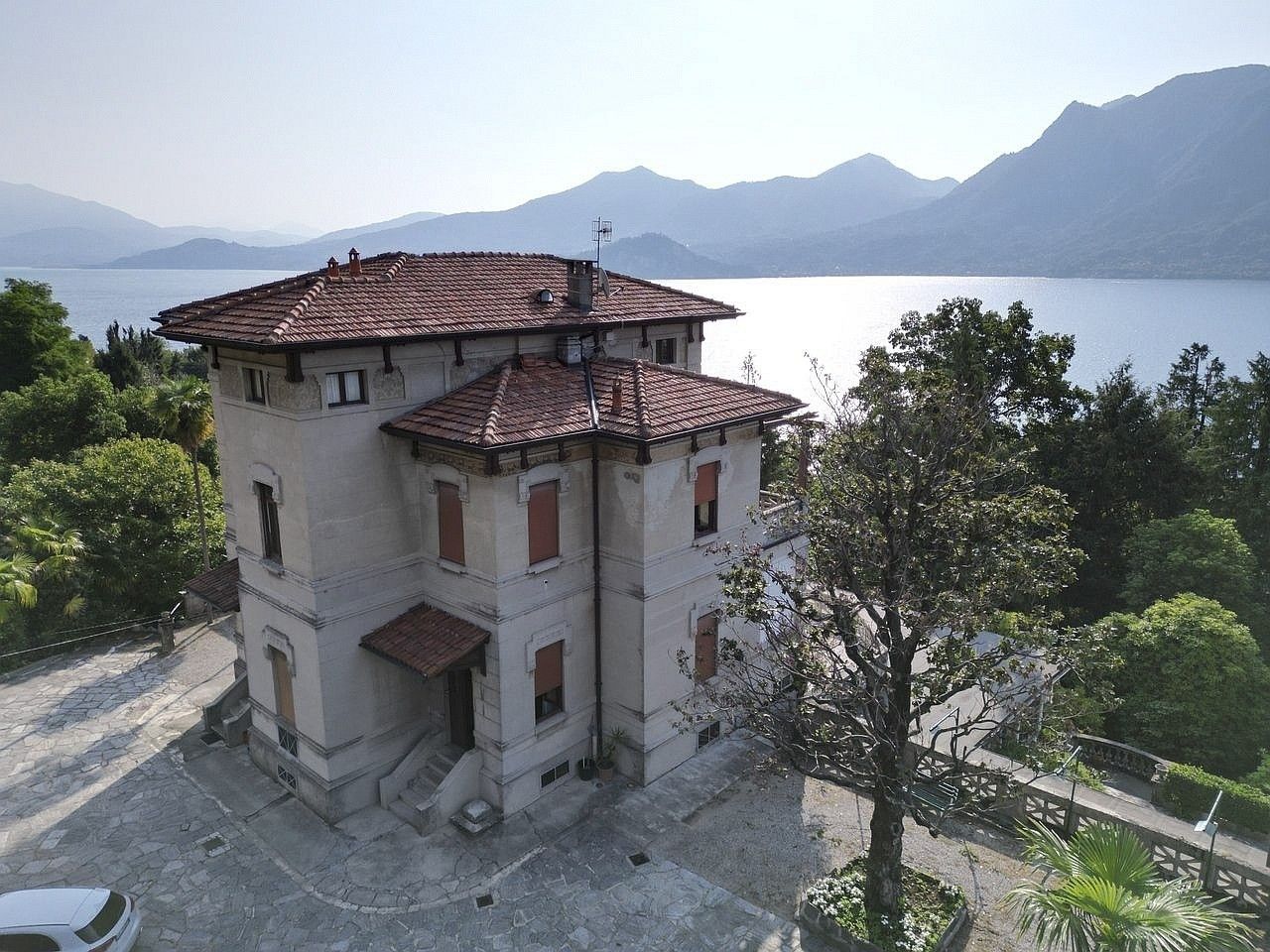 Images Villa in art-decostijl aan de oevers van het Lago Maggiore in Ghiffa