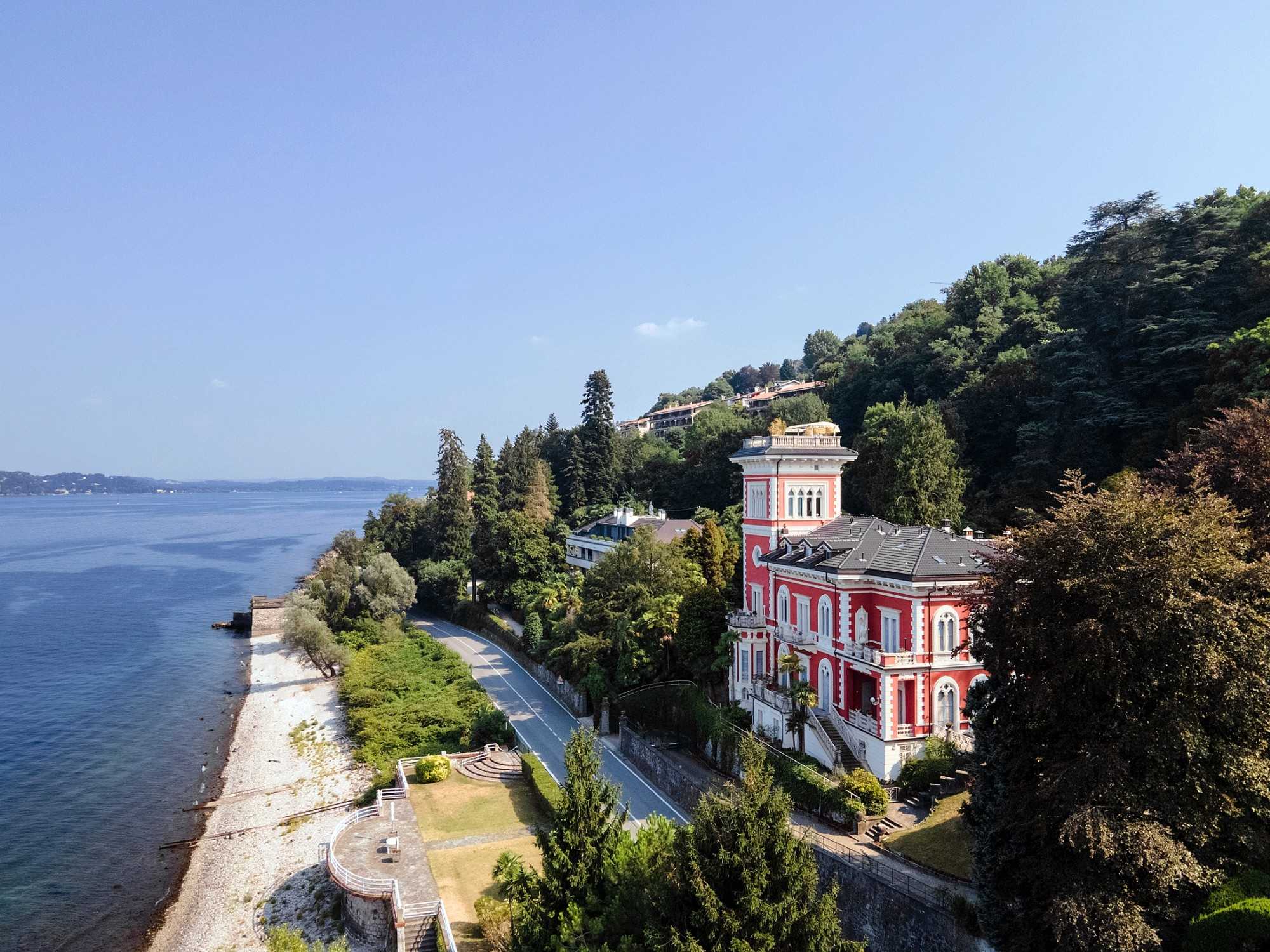 Photos Stresa : Appartement en copropriété dans villa avec plage privée