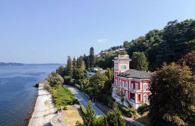 Propriétés, Stresa : Appartement en copropriété dans villa avec plage privée