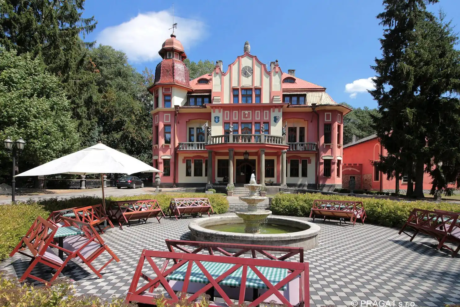 Photos Kleines Jugendstil-Schloss in Südböhmen mit 8 Hektar Land