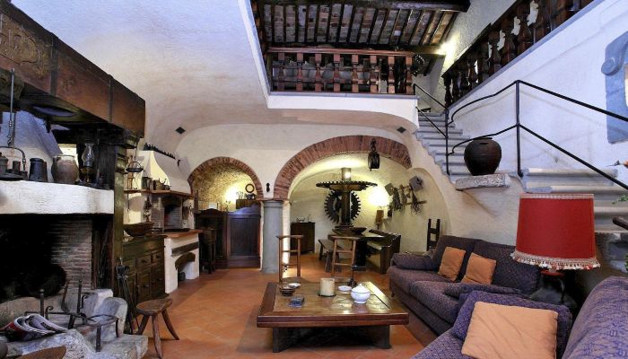 Gerestaureerde olijfmolen uit de 15e eeuw met Italiaanse charme