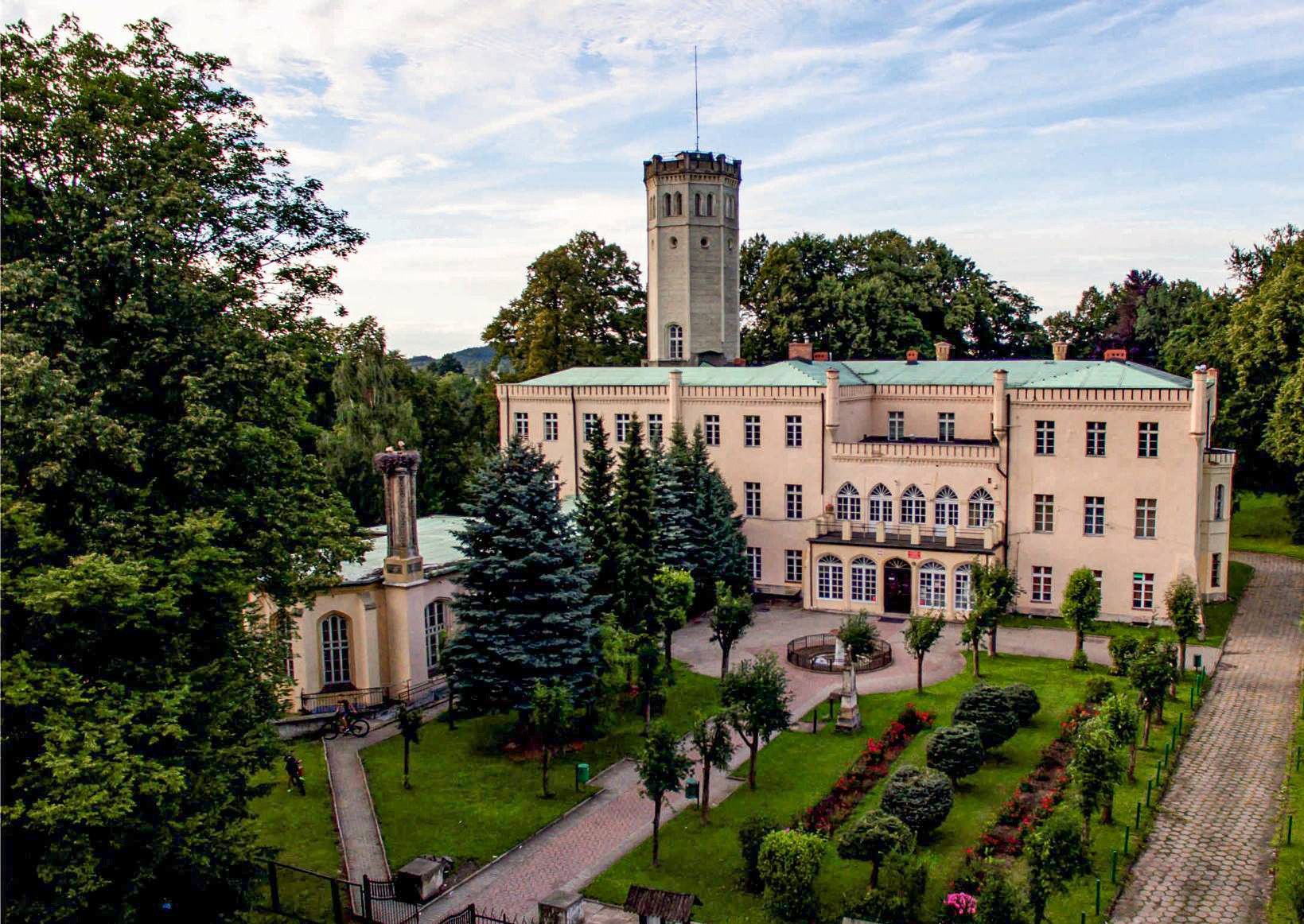 Images Neogotisch kasteel van Karl Friedrich Schinkel in Hirschbergdal