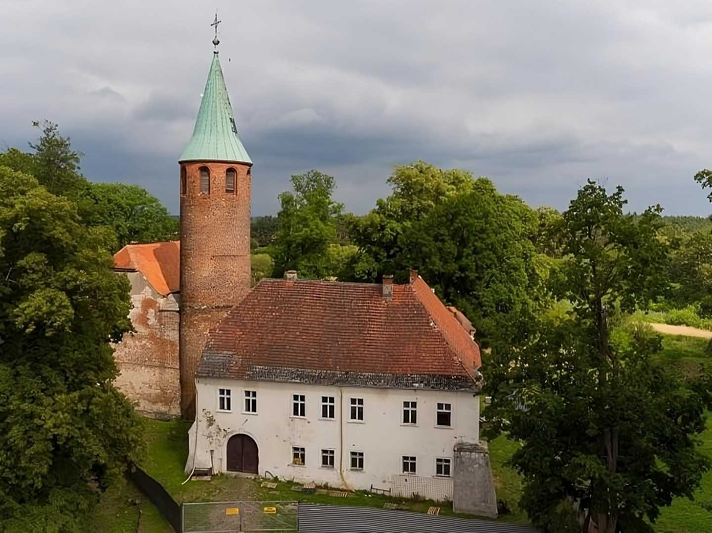 Images Gotisch kasteel te koop in Polen: Zamek w Karłowicach