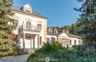 Propriétés, Manoir à Żychlin à l'ouest de Varsovie