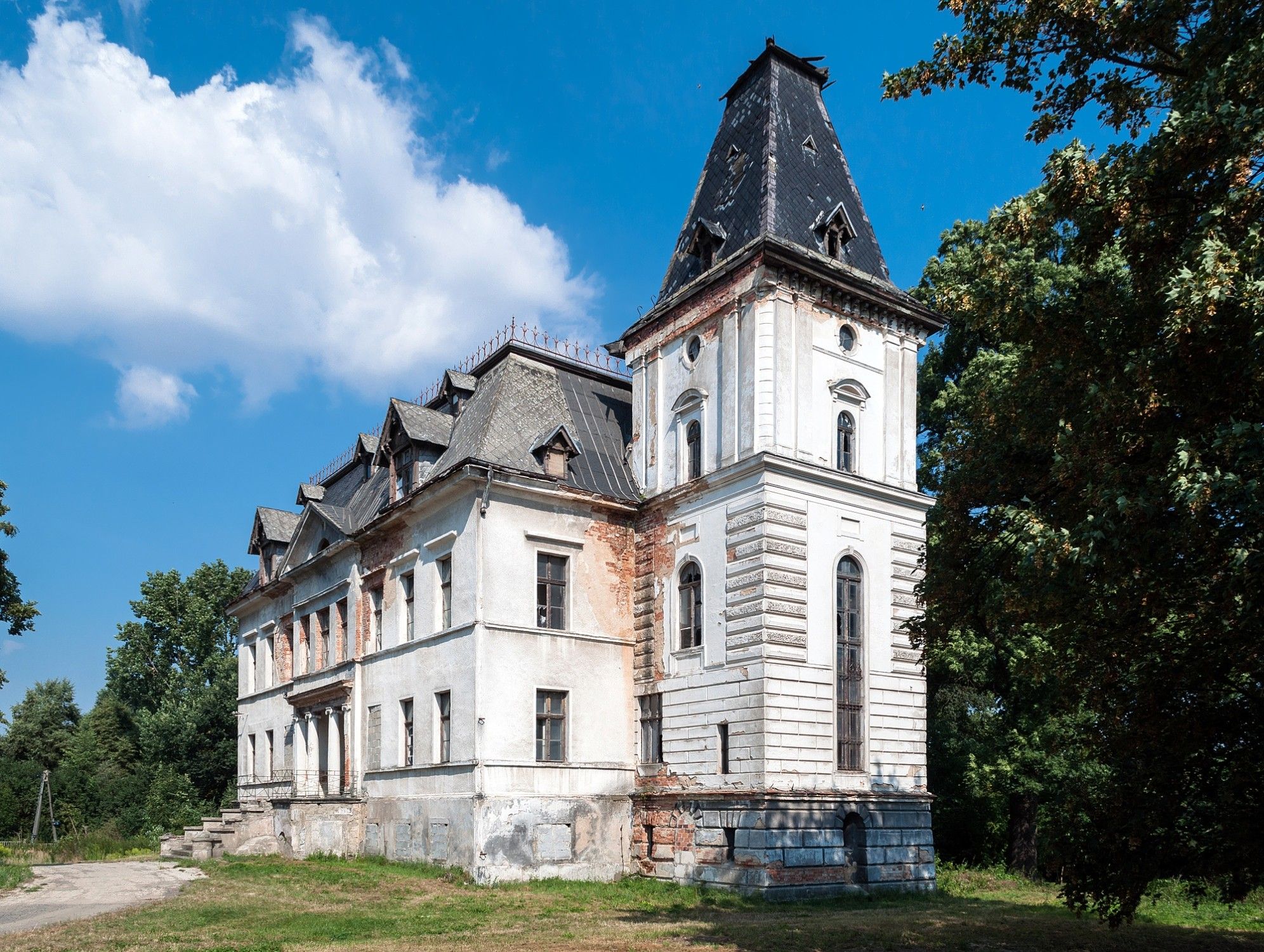 Photos Domaine avec palais et dépendances à Budziwojów, près de l'Allemagne