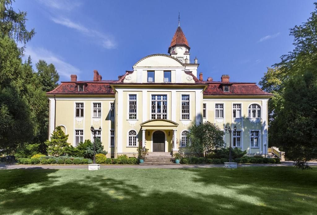 Images Kasteel nabij Częstochowa, in het industriële Silezië