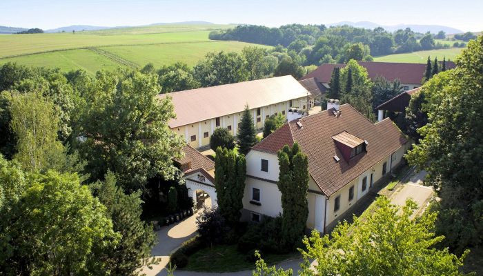 Manoir Benešov, Středočeský kraj