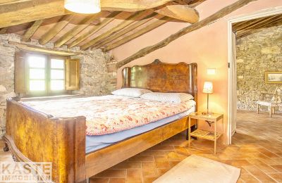 Maison de campagne à vendre Pescaglia, Toscane:  Chambre à coucher