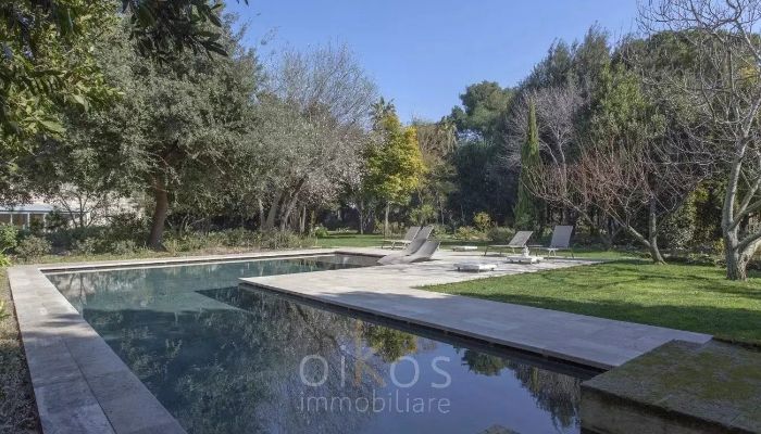 Groot elegant paleis in Salento met tuin en zwembad