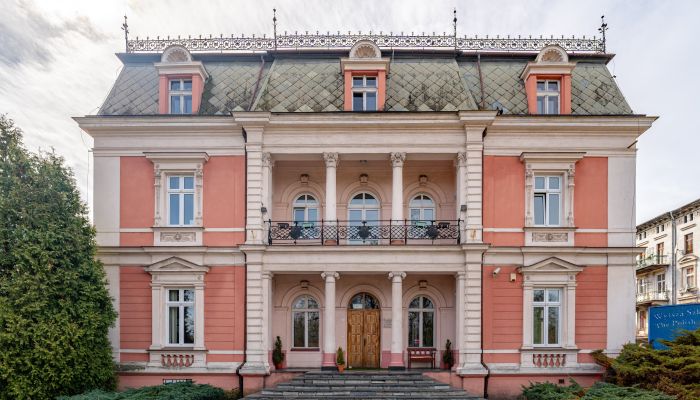 Historische villa te koop Legnica, Neder-Silezië,  Polen