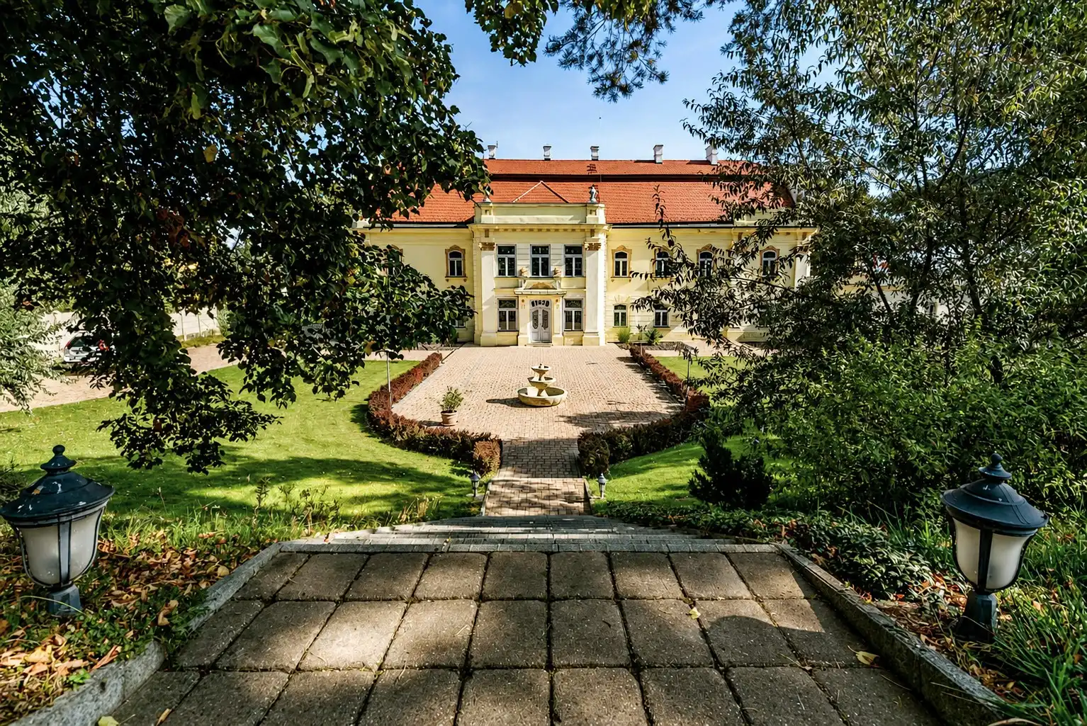 Images Art Nouveau landhuis met park in het westen van Slowakije