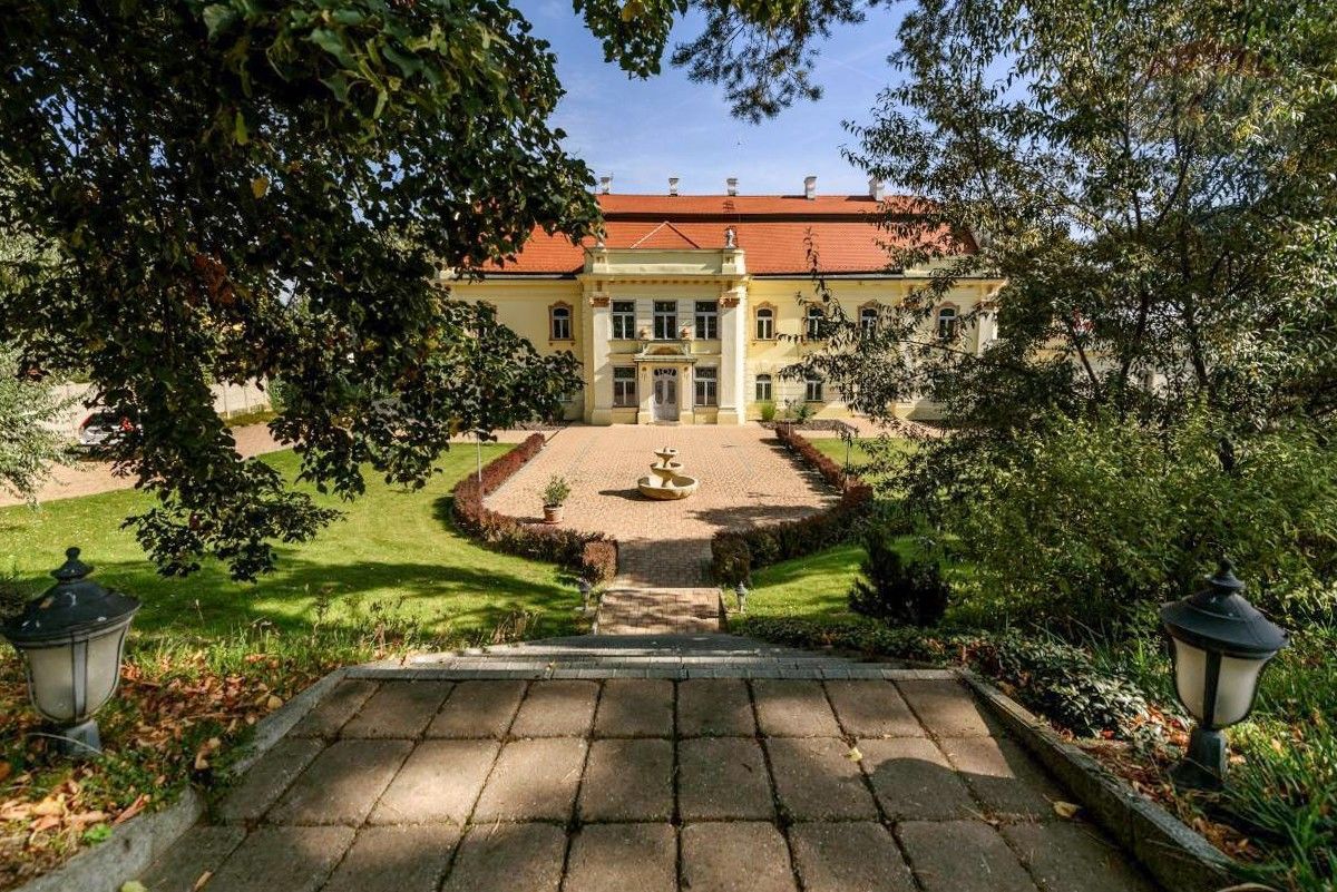 Images Manoir Art nouveau avec parc dans l'ouest de la Slovaquie