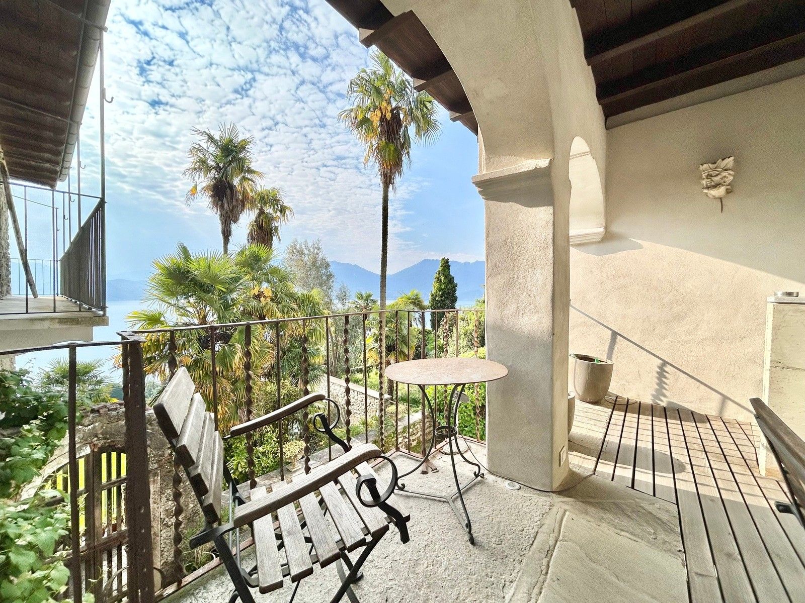 Images Gerestaureerde villa met panoramisch uitzicht op het Lago Maggiore