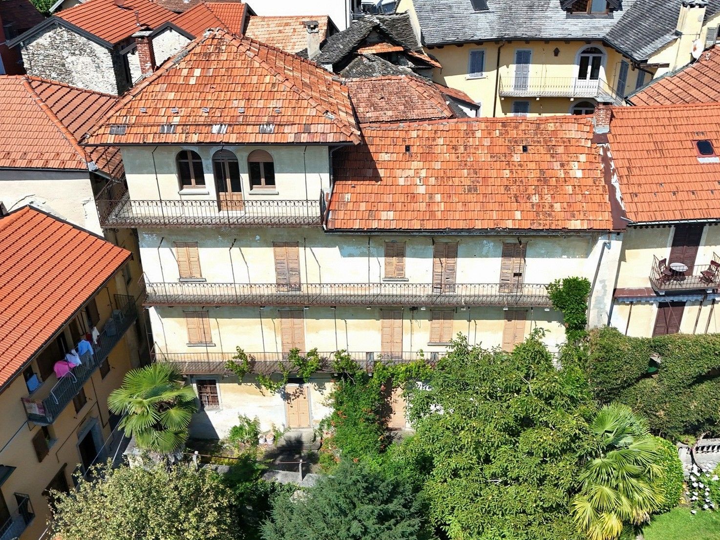Images Karaktervolle historische villa met uitzicht op het meer en een mooie tuin
