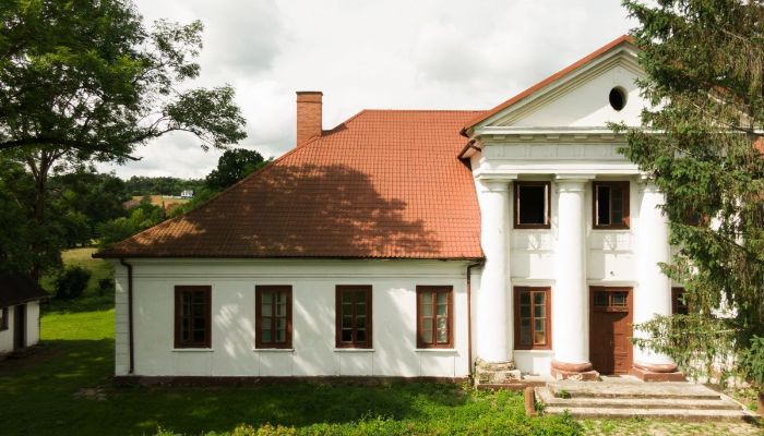 Belle maison de maître à Rożnów - libre de droits