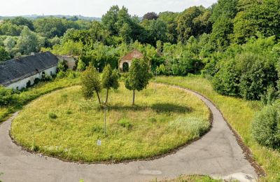 Landhuis te koop Poręba Żegoty, Ruiny Dworu Szembeków, Klein-Polen, Binnenplaats