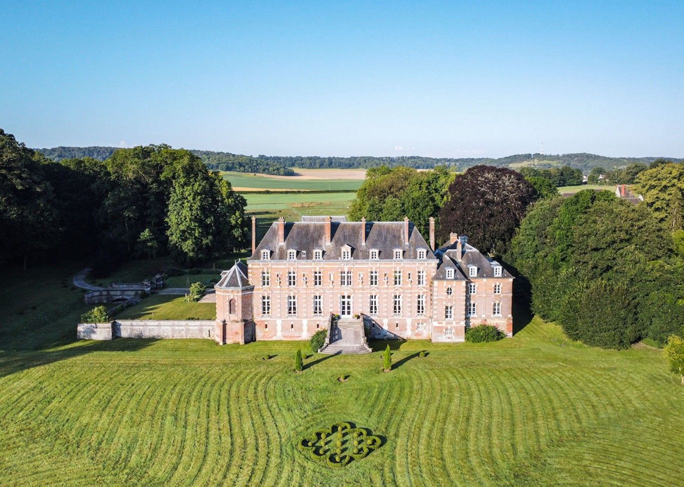 Images Kasteel in Louis XIII stijl - 1 uur van Parijs