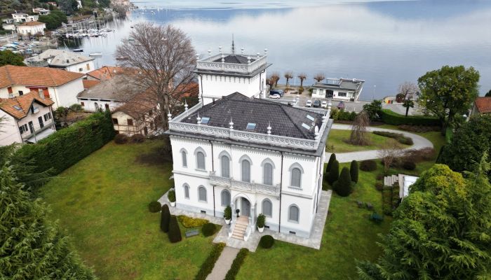 Historische villa te koop 28040 Lesa, Piemonte,  Italië