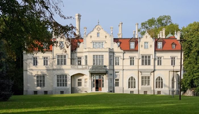 Jabłoń: Un château anglais en Pologne