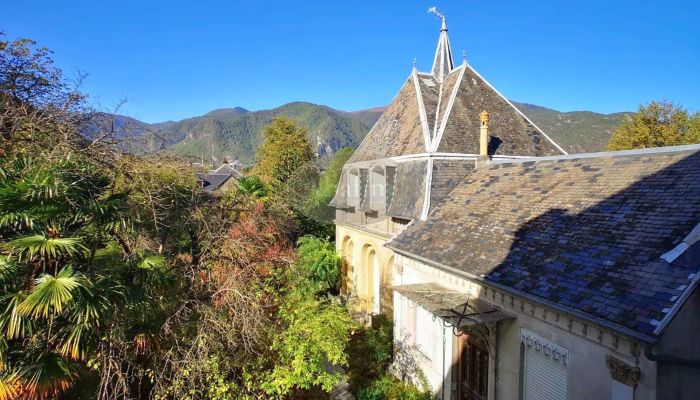 Manoir avec panorama de montagne, jardin et dépendances chics