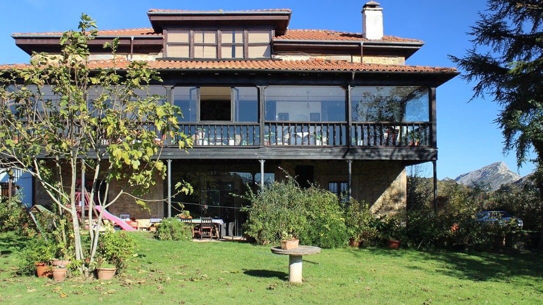 Images Casona in Asturië met bergpanorama