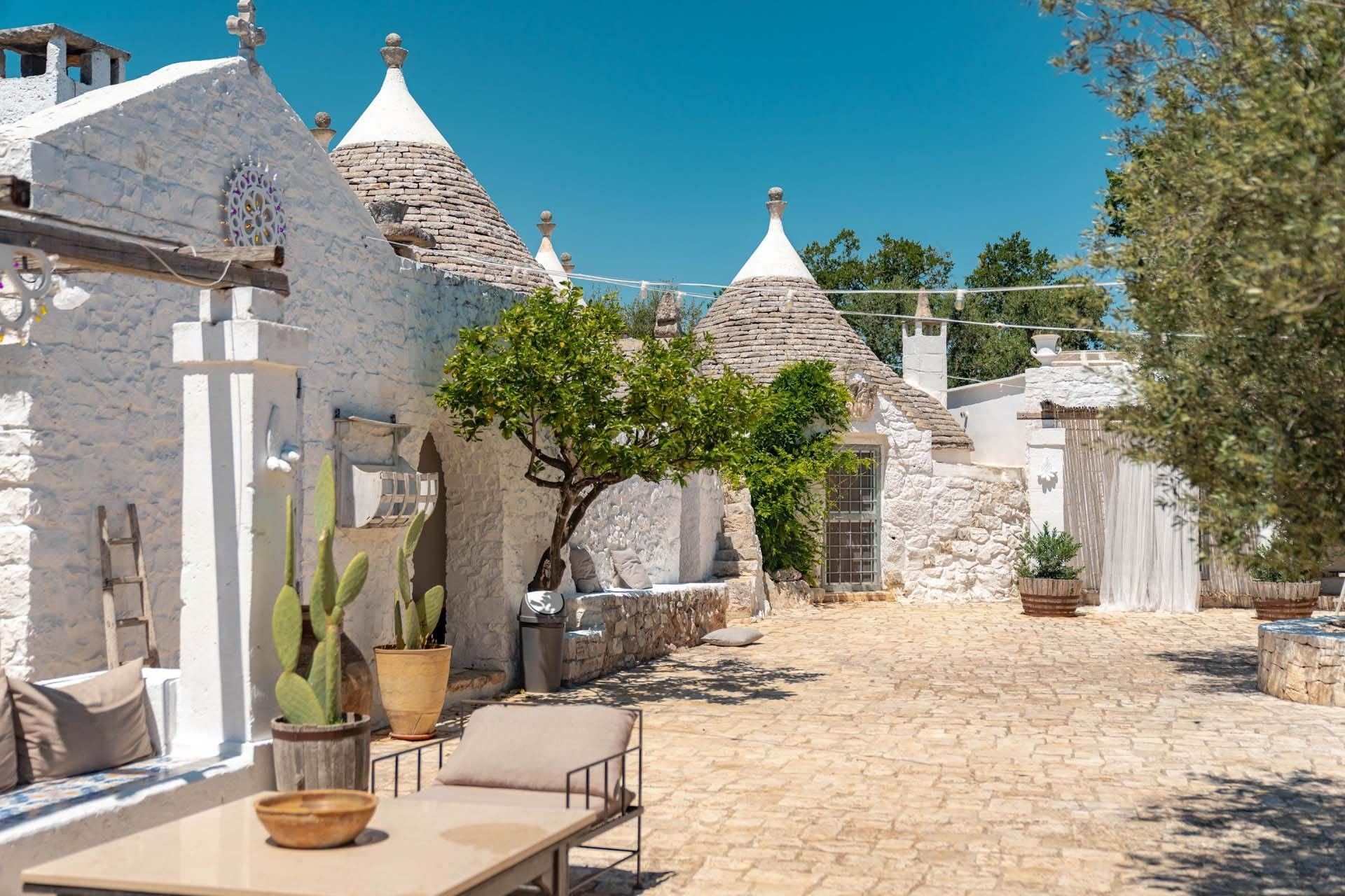 Images Exclusieve trullo eigendom met grote tuin nabij Ceglie Messapica