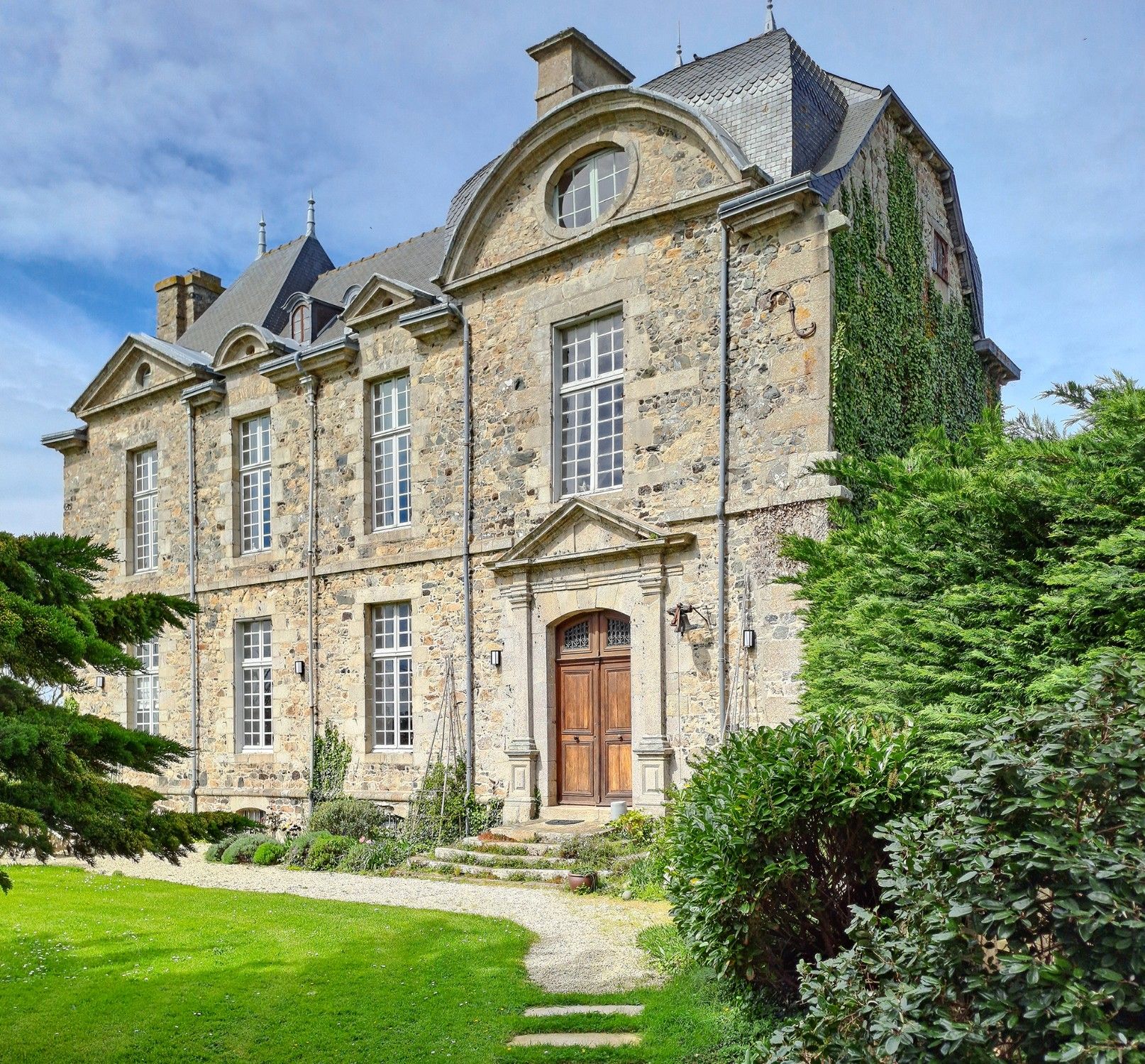 Photos Château avec vue magique sur la mer près de Saint Brieuc