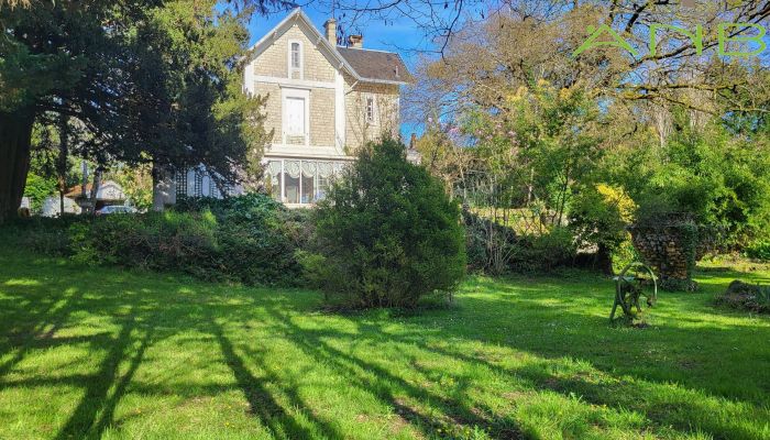 Historische villa te koop Bussac-sur-Charente, Nouvelle-Aquitaine,  Frankrijk
