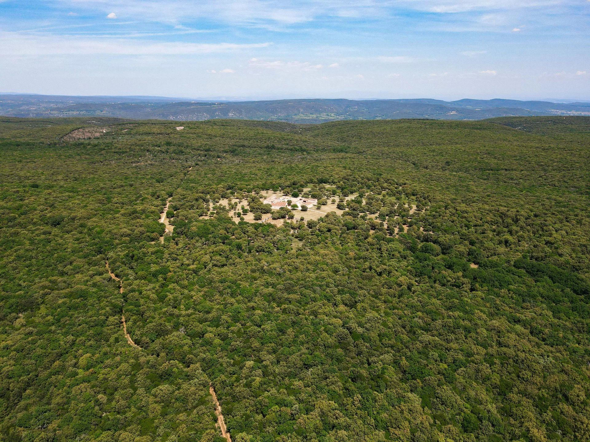 Photos Domaine exceptionnel en Provence sur 352 hectares