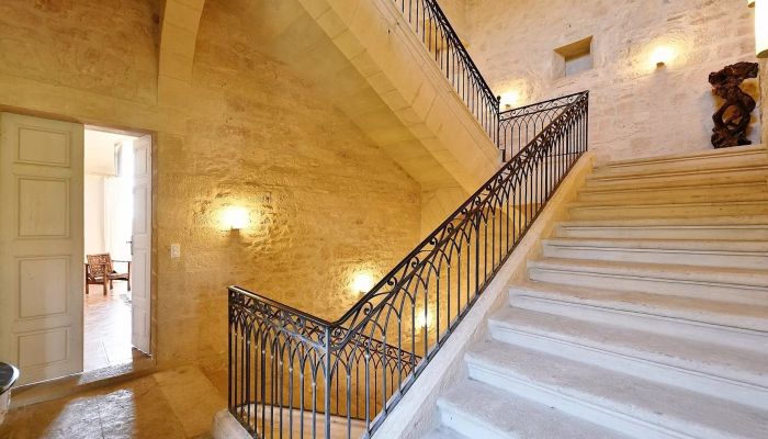 Kasteel bij Uzès - waar het oude en het moderne samenkomen