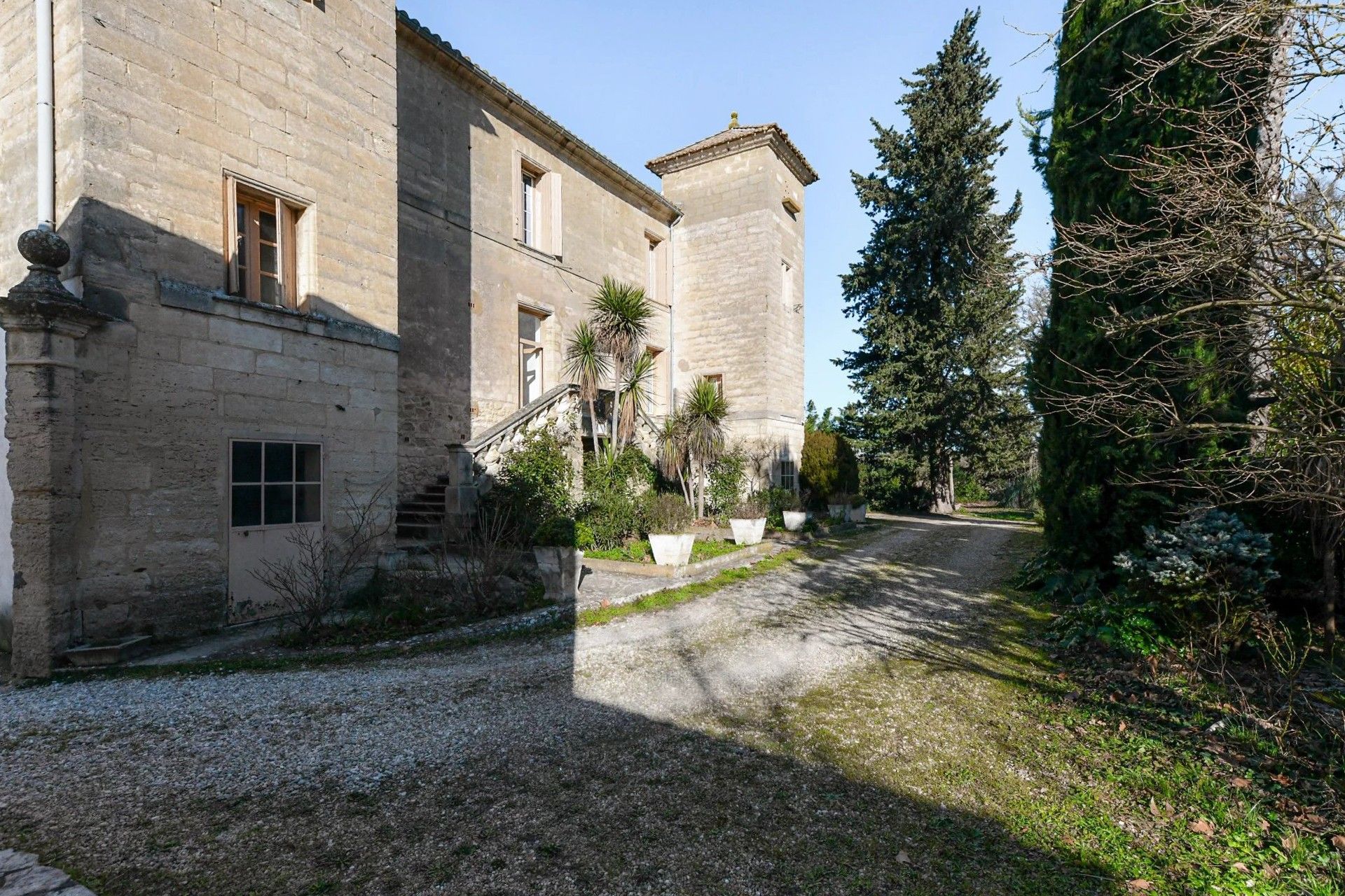 Photos Château du 18ème siècle près d'Uzès - parc de 1 ha, dépendances
