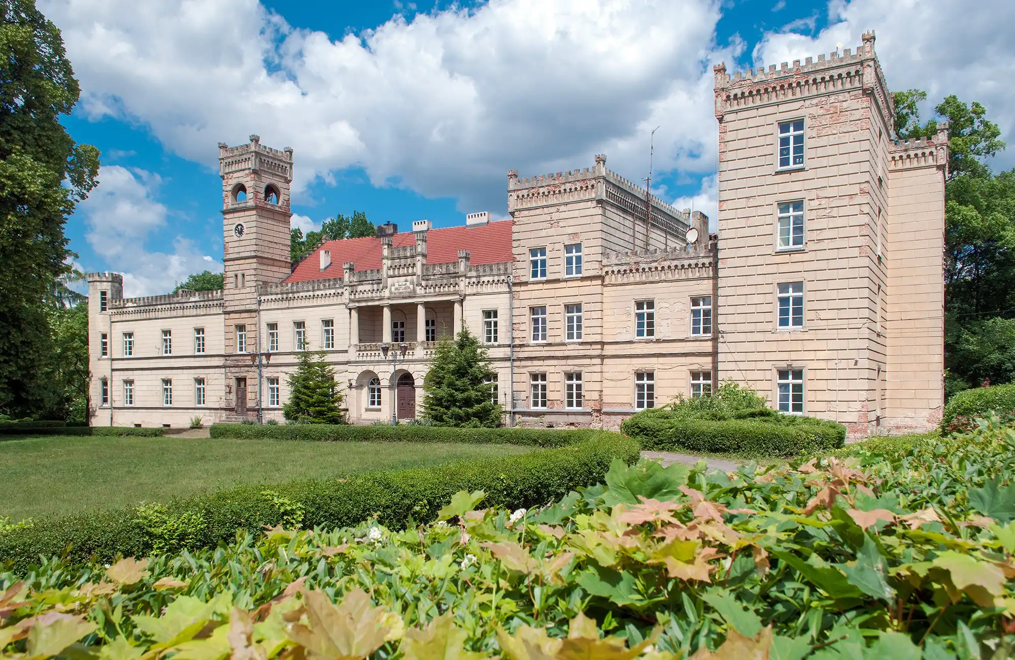 Photos Manoir de Gościeszyn – L'architecture néogothique anglaise