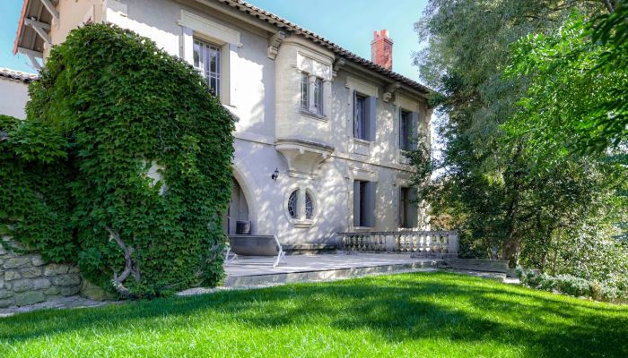 Historische villa te koop Uzès, Occitanie,  Frankrijk