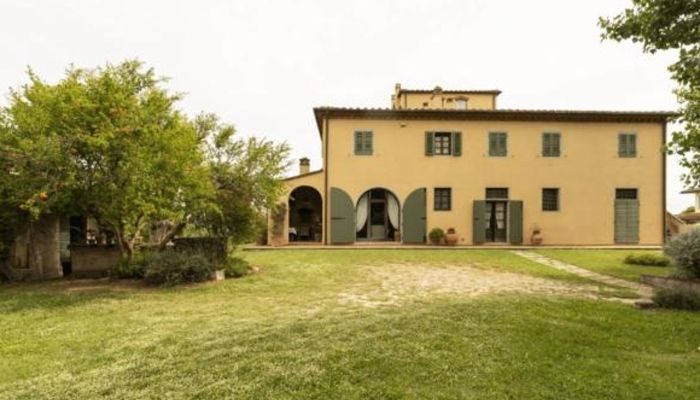 Maison de campagne restaurée en Toscane avec vaste parc