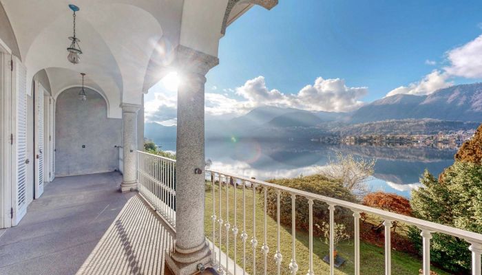 Historische villa te koop Omegna, Piemonte,  Italië