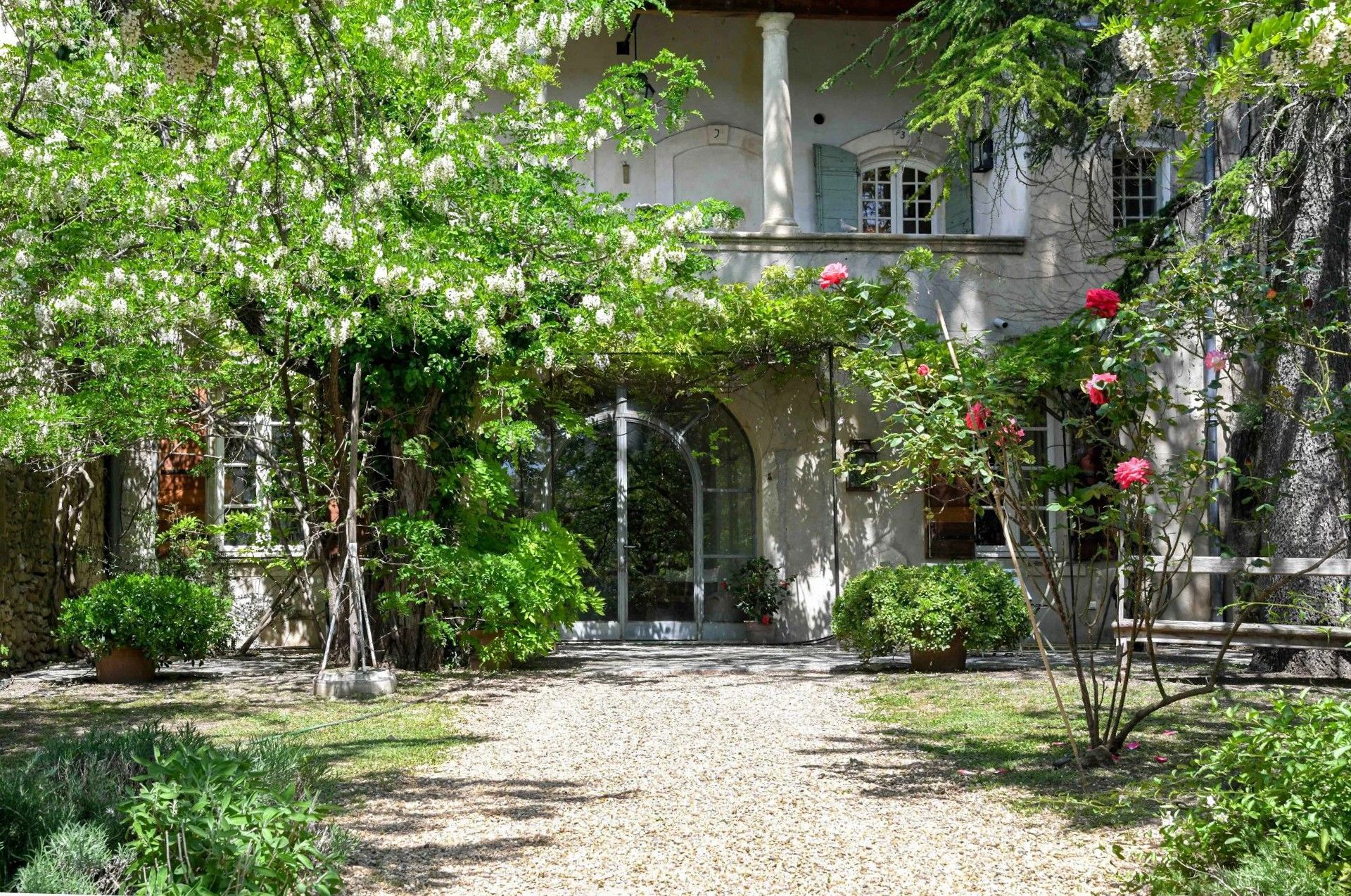Photos Propriété en Provence avec jardin et cave à vin historique